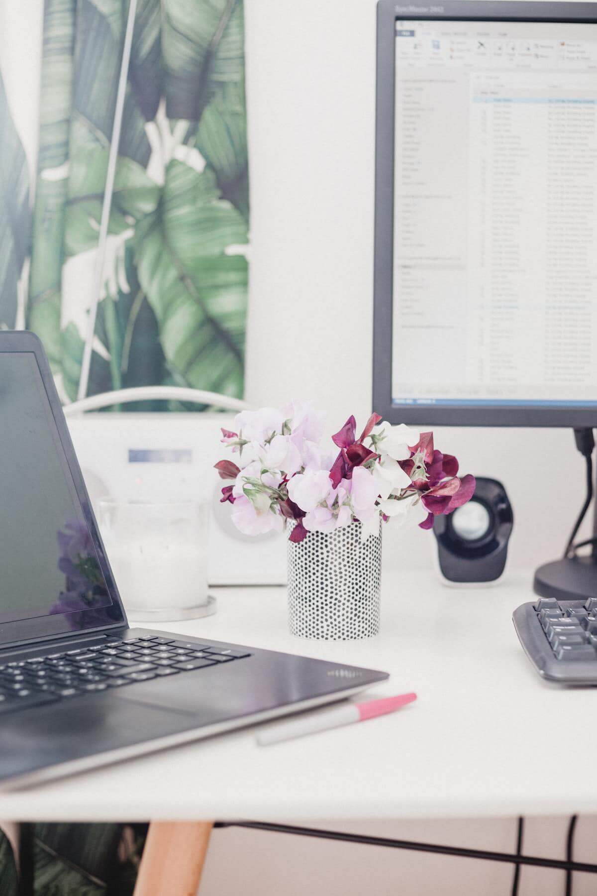 feminine-workspace