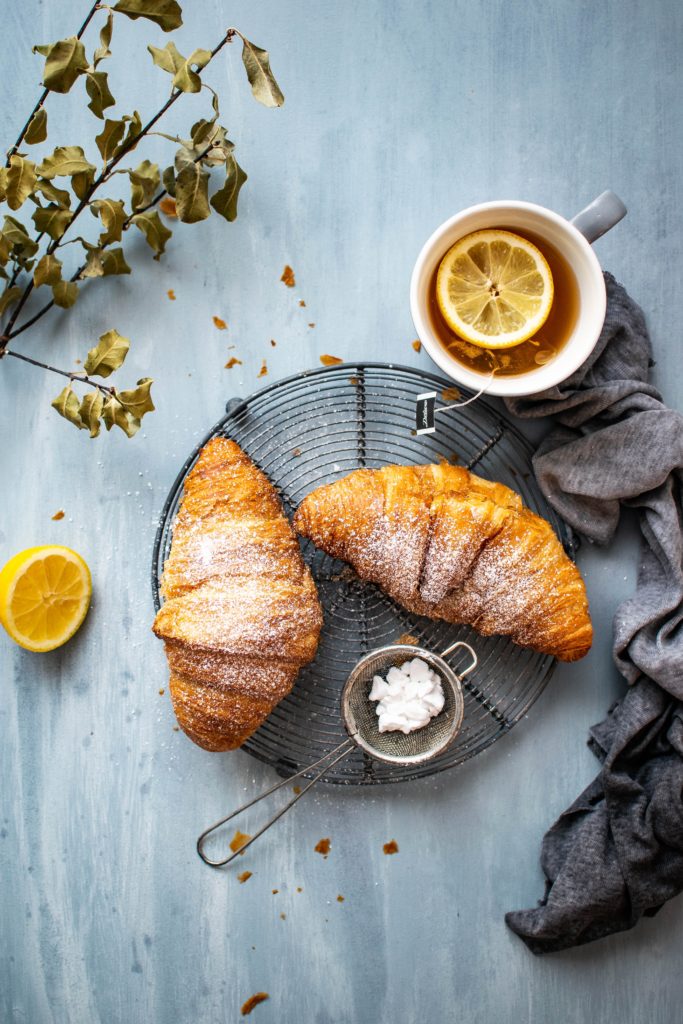 Croissants and tea 